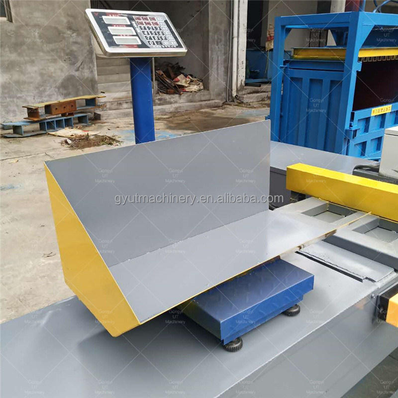 Máquina de compressão de embalagens de cartão hidráulico horizontal para roupas velhas