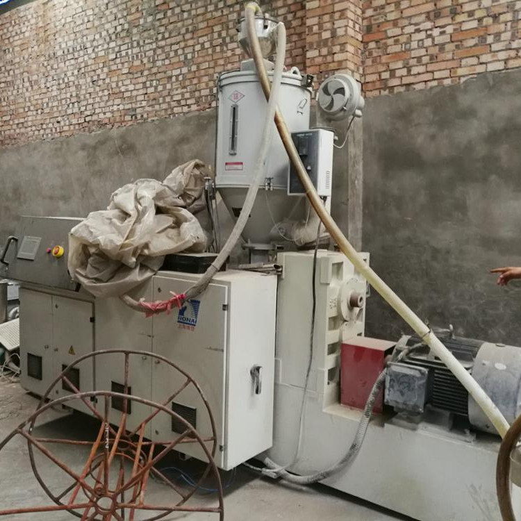 Máquina de fabricação de tubos de plástico de segunda mão para tubos de água duráveis em instalações de fabricação