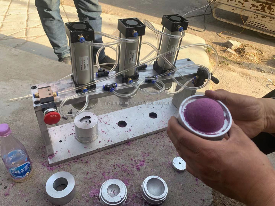 Máquina de moldagem de bolas de banho Garantia de um ano para compressão de bomba de banho pequena