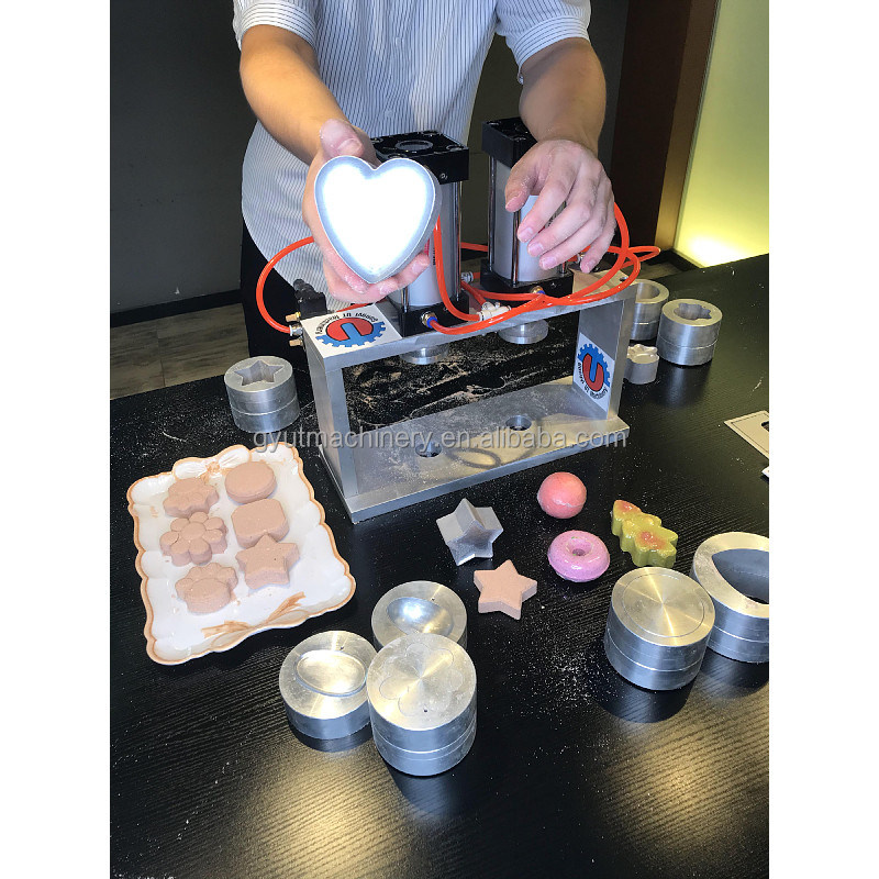 Máquina de fabricação de bolas de bomba de banho Meia esfera de metal de 65 mm com molde de banho de bolha de borda laminada