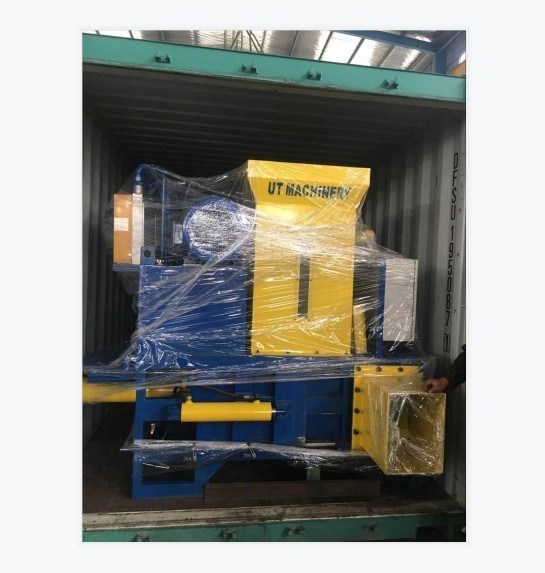 Máquina de compressão de lençóis de madeira