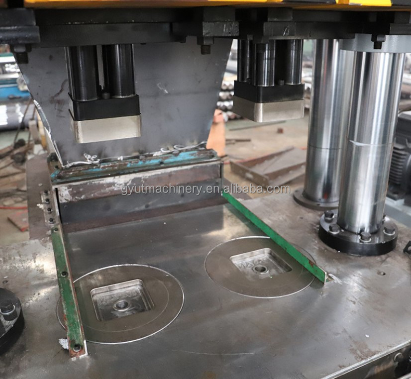 50000 UT Máquina hidráulica de lamber blocos de 8 toneladas/h para produção de lambelas de sal de bovinos