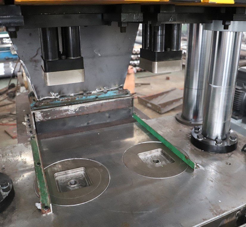 Máquina de prensagem de blocos de lambe-lambe para alimentos para animais 5-10 kg Melhor escolha para a produção de blocos de sal