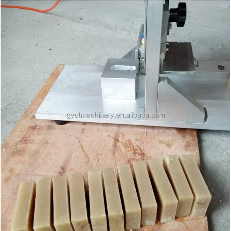 UT Linha de produção de máquinas de fabricação de sabonete para pequenos hotéis com máquina de corte de sabonete Peso KG 22