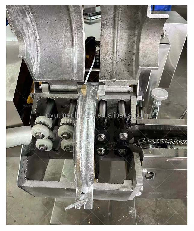 Máquina de trituração de milho preto baseada em transportador para resultados suaves de descascagem de milho doce